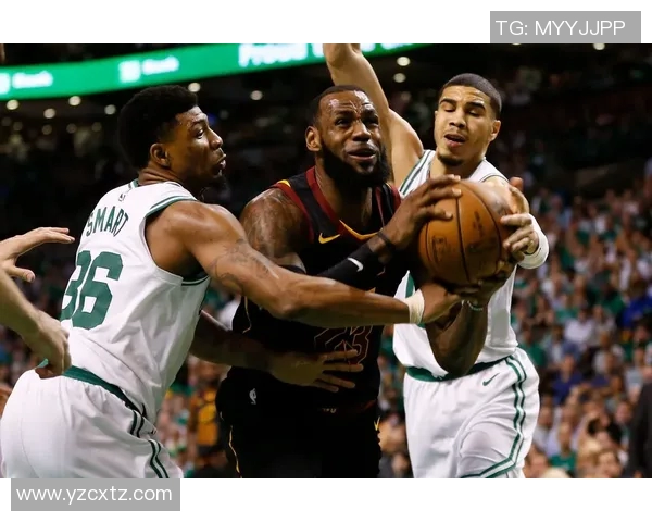 骑士队与凯尔特人队的激烈对决展现篮球魅力与团队精神 骑士队与凯尔特人队的激烈对决展现篮球魅力与团队精神