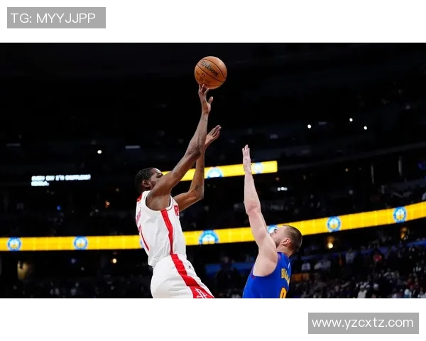 火箭队与掘金队激战四月六日争夺季后赛席位的关键对决 火箭队与掘金队激战四月六日争夺季后赛席位的关键对决